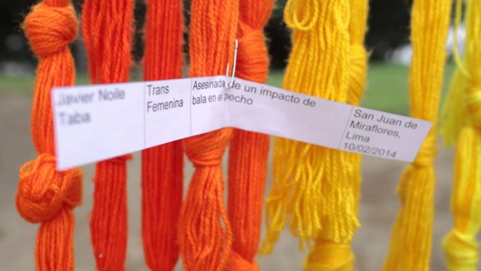 Quipu de la memoria, actividad que realiza el Movimiento Homosexual de Lima . Foto: Captura youtube