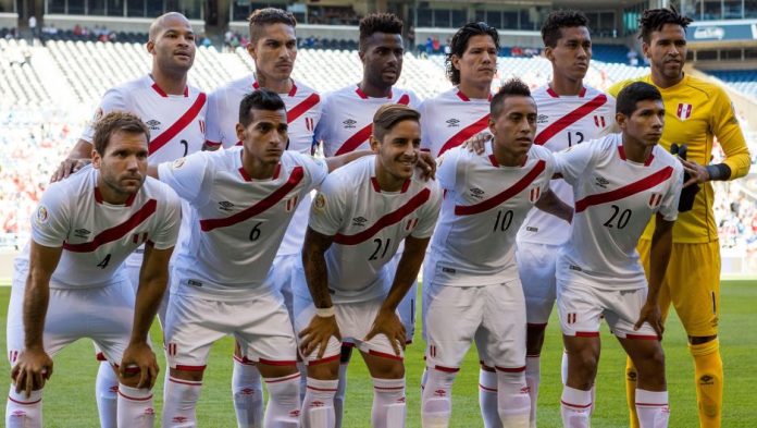 1176404 Jugadores peruanos posan para las fotos oficiales . EFE/Jordan Stead