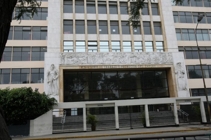 057177-ministerio-trabajo-recomendo-jovenes-solicitar-certificado-unico-laboral