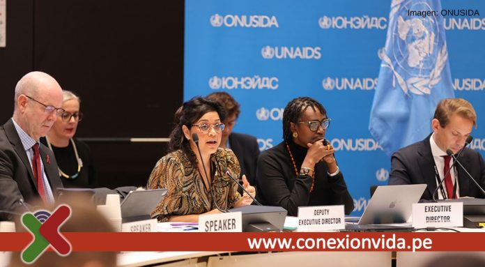 Los gobiernos se comprometen a intensificar la respuesta mundial al VIH para acabar con el sida como amenaza para la salud pública en 2030